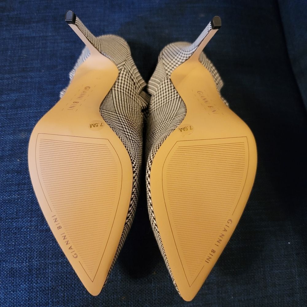 Gianni Bini Ruffled Mules Size 7.5M NWOT - Picture 7 of 11